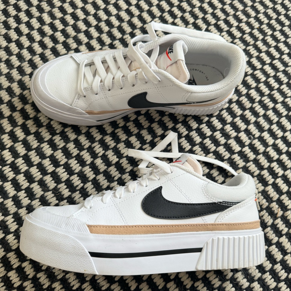 Nike Court Legacy Lift Platform Sneaker